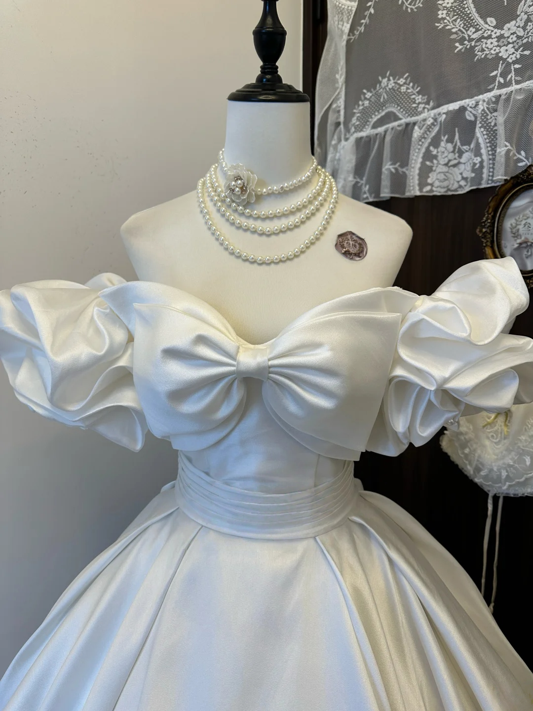 Off The Shoulder White Wedding Dress For Bridal Elegant Wedding Gowns P249