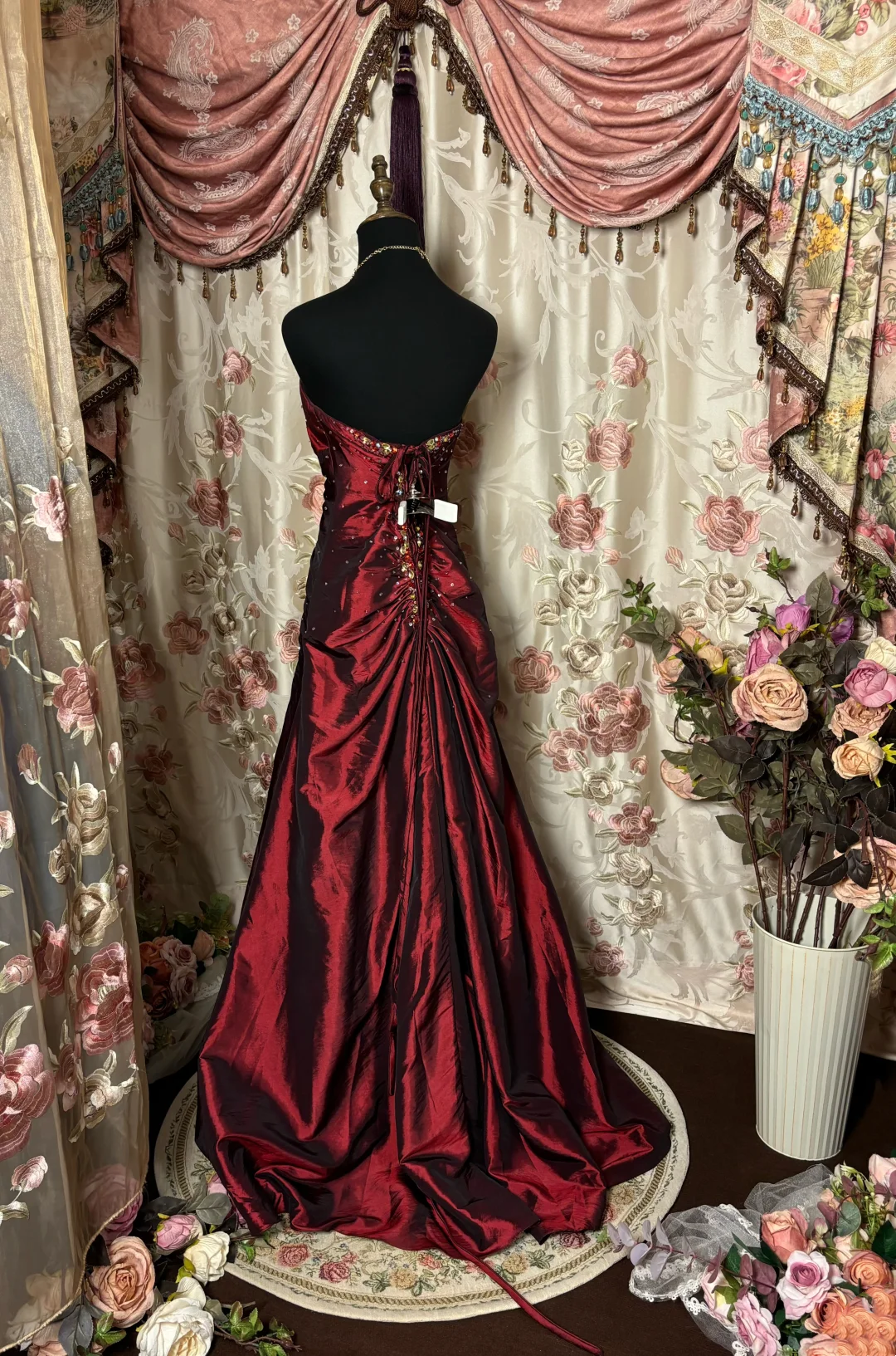 Sweetheart Burgundy Prom Dress Beaded Formal Dress Evening Gowns P500