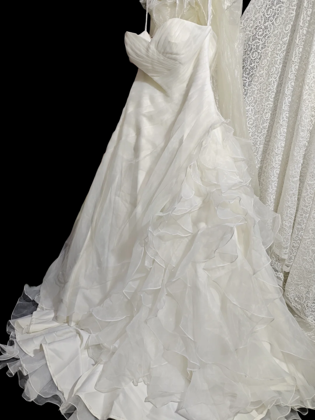 Strapless Ball Gown Ruffled Wedding Dress Sweetheart Bridal Dress P1045