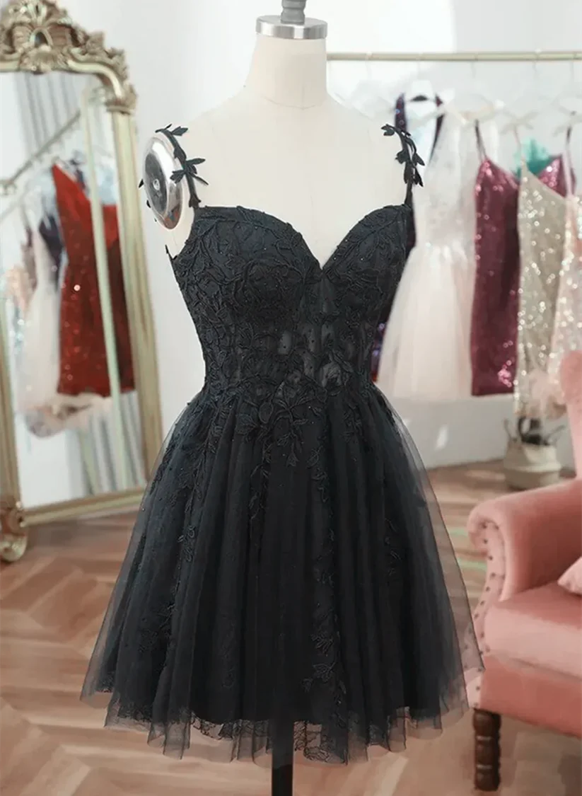 Black Short A-Line Tulle Cocktail Dress Appliqued Homecoming Dress   P2273