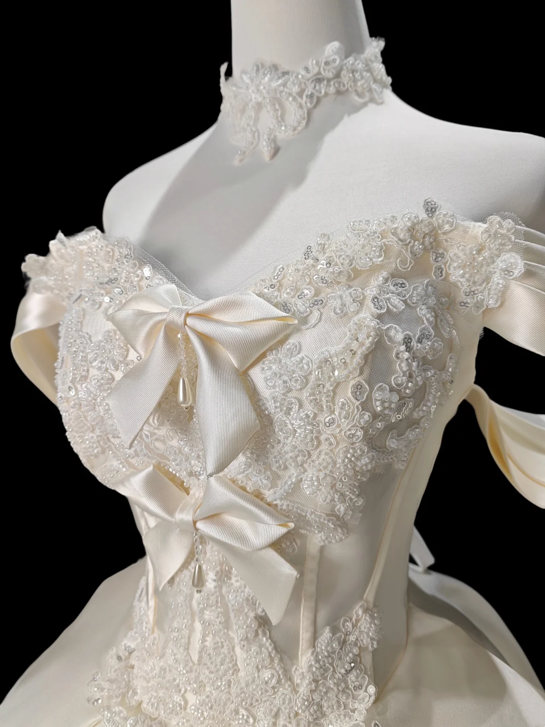 Off The Shoulder Cream Satin Prom Dress Beaded Appliques Evening Dress P813