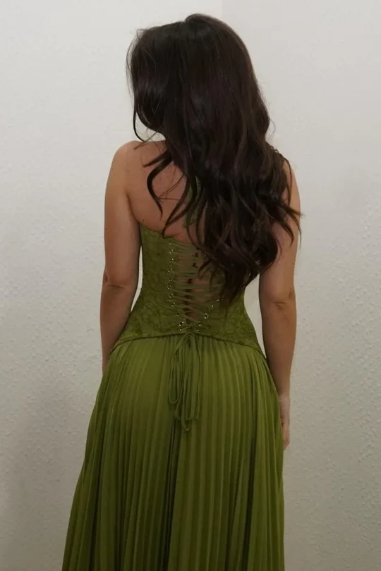 Olive A-Line Halter Lace Appliques Pleaded Formal Prom Dress  P870