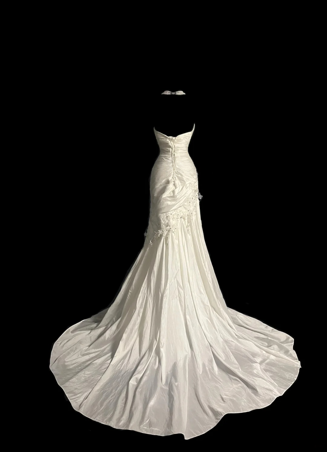 Sweetheart Ivory Satin Wedding Dress Appliques Elegant Bridal Gown  P109