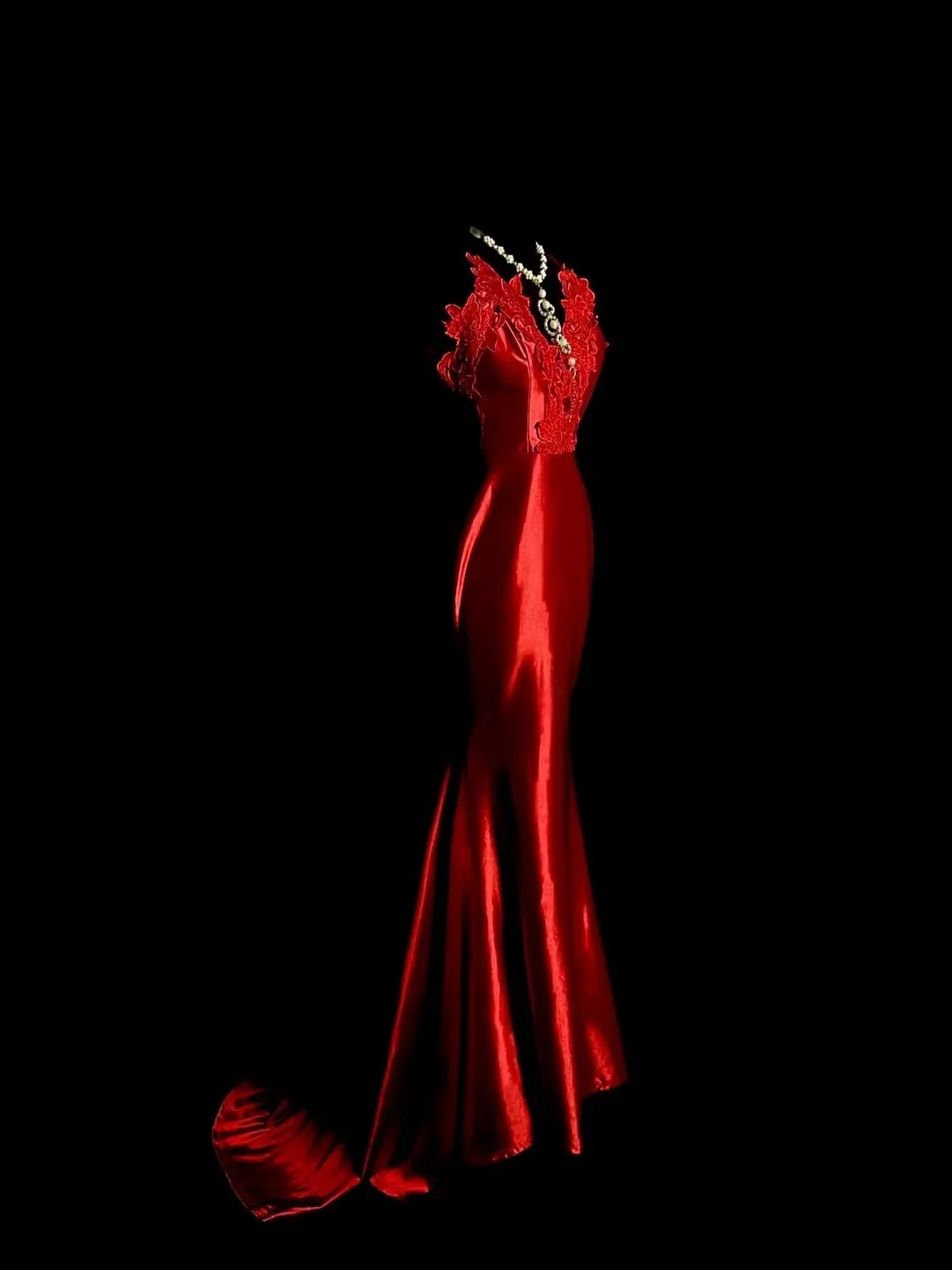 V Neck Satin Mermaid Prom Dress Appliques Sexy Evening Dress  P110