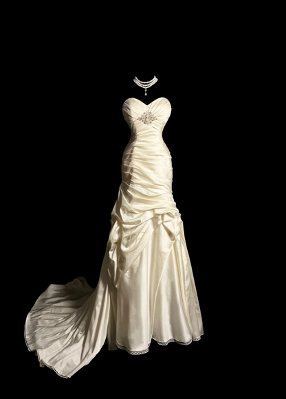 Sweetheart Ivory Satin Wedding Dress Elegant Bridal Gowns  P113