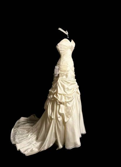Sweetheart Ivory Satin Wedding Dress Elegant Bridal Gowns  P113
