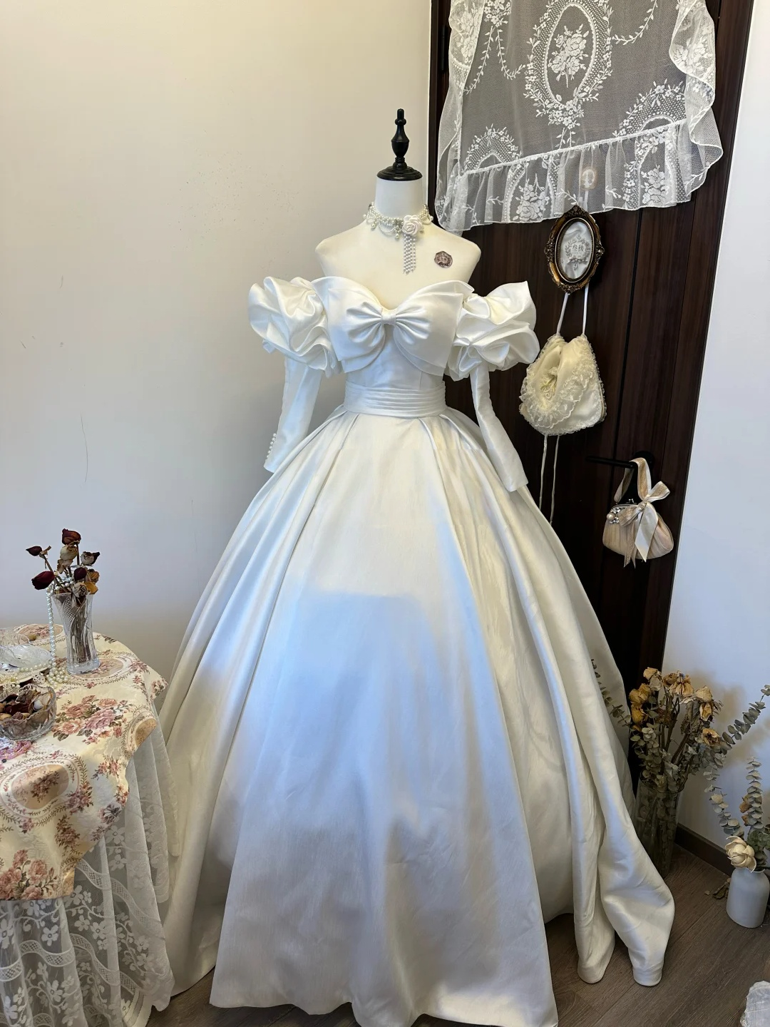 Off The Shoulder White Wedding Dress For Bridal Elegant Wedding Gowns  P249