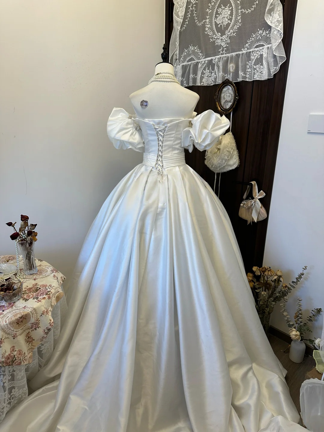 Off The Shoulder White Wedding Dress For Bridal Elegant Wedding Gowns  P249