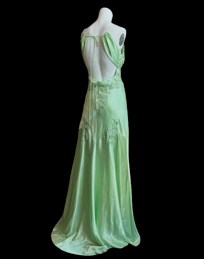 V Neck Green Satin Retro Prom Dress With Appliques Backless Formal Dress  P509