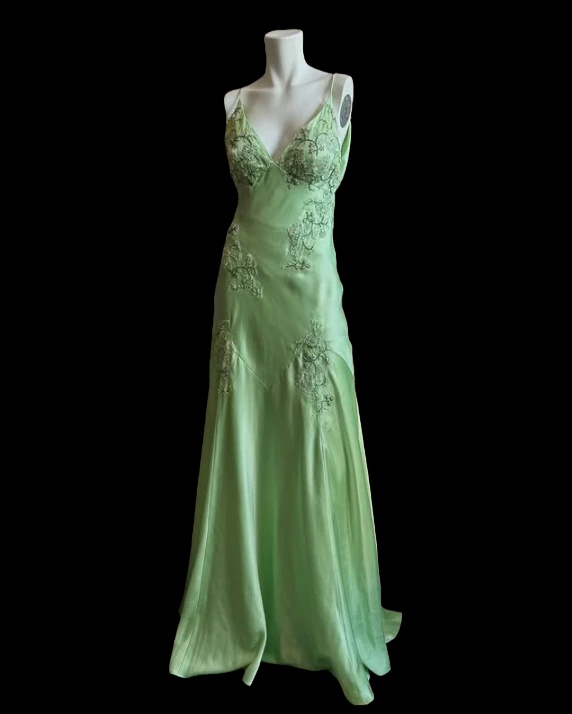 V Neck Green Satin Retro Prom Dress With Appliques Backless Formal Dress  P509