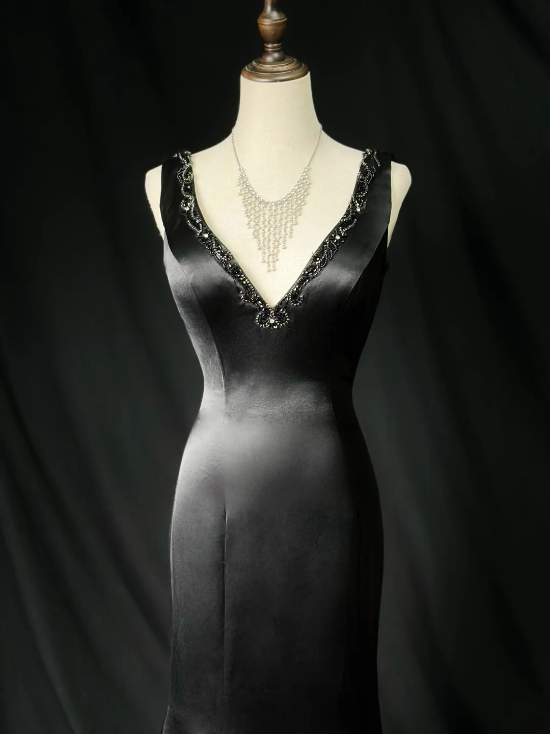 V Neck Black Satin Formal Dress Beaded Mermaid Evening Dress  P549