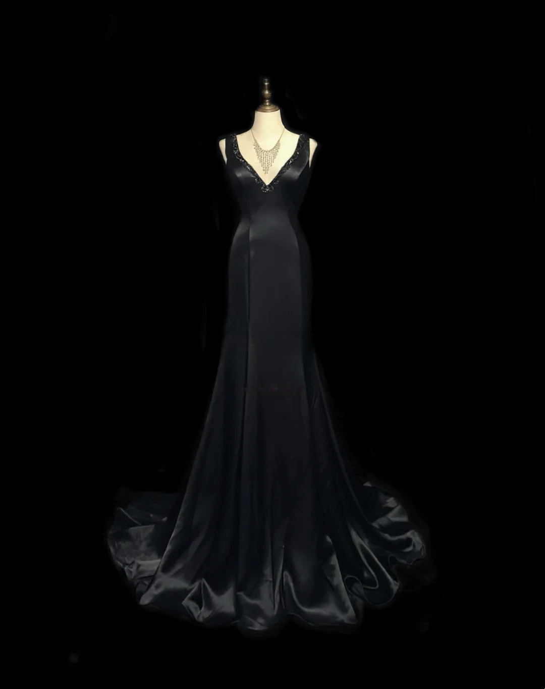 V Neck Black Satin Formal Dress Beaded Mermaid Evening Dress  P549
