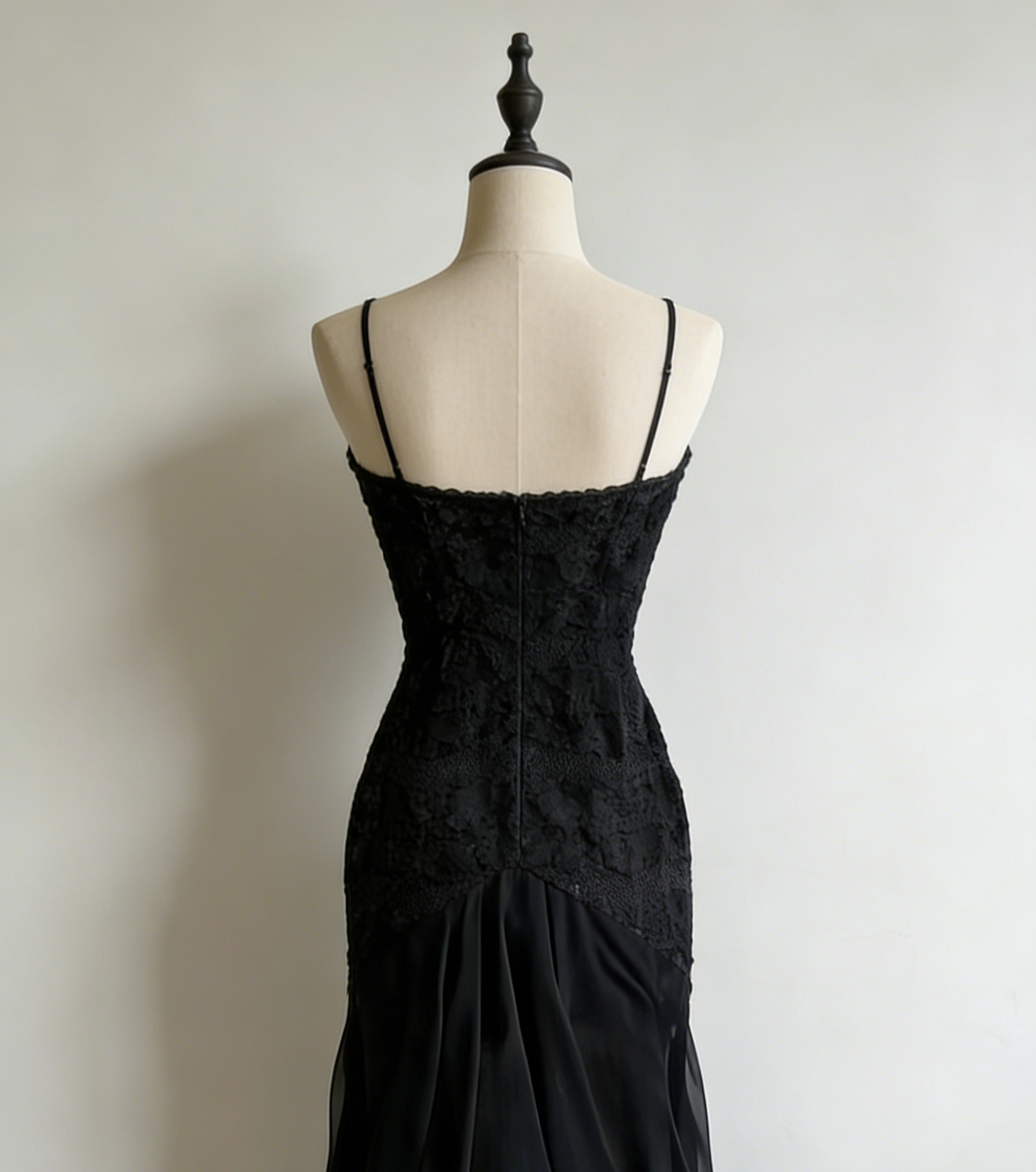Vintage Black Lace Long Ruffled Prom Dress With Appliques  P612