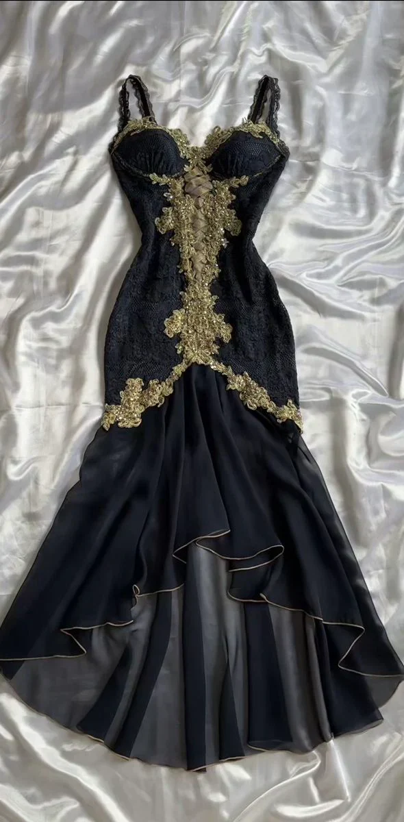 Vintage Black Lace Long Ruffled Prom Dress With Appliques  P612