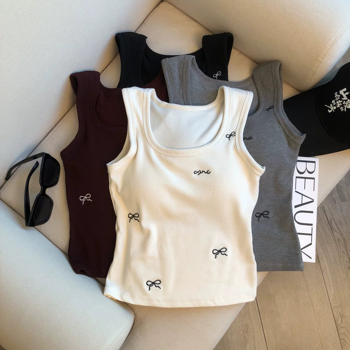 Sleeveless Camisole Top with Bow Embroidery    L120