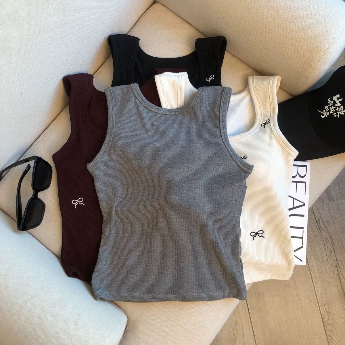 Sleeveless Camisole Top with Bow Embroidery    L120