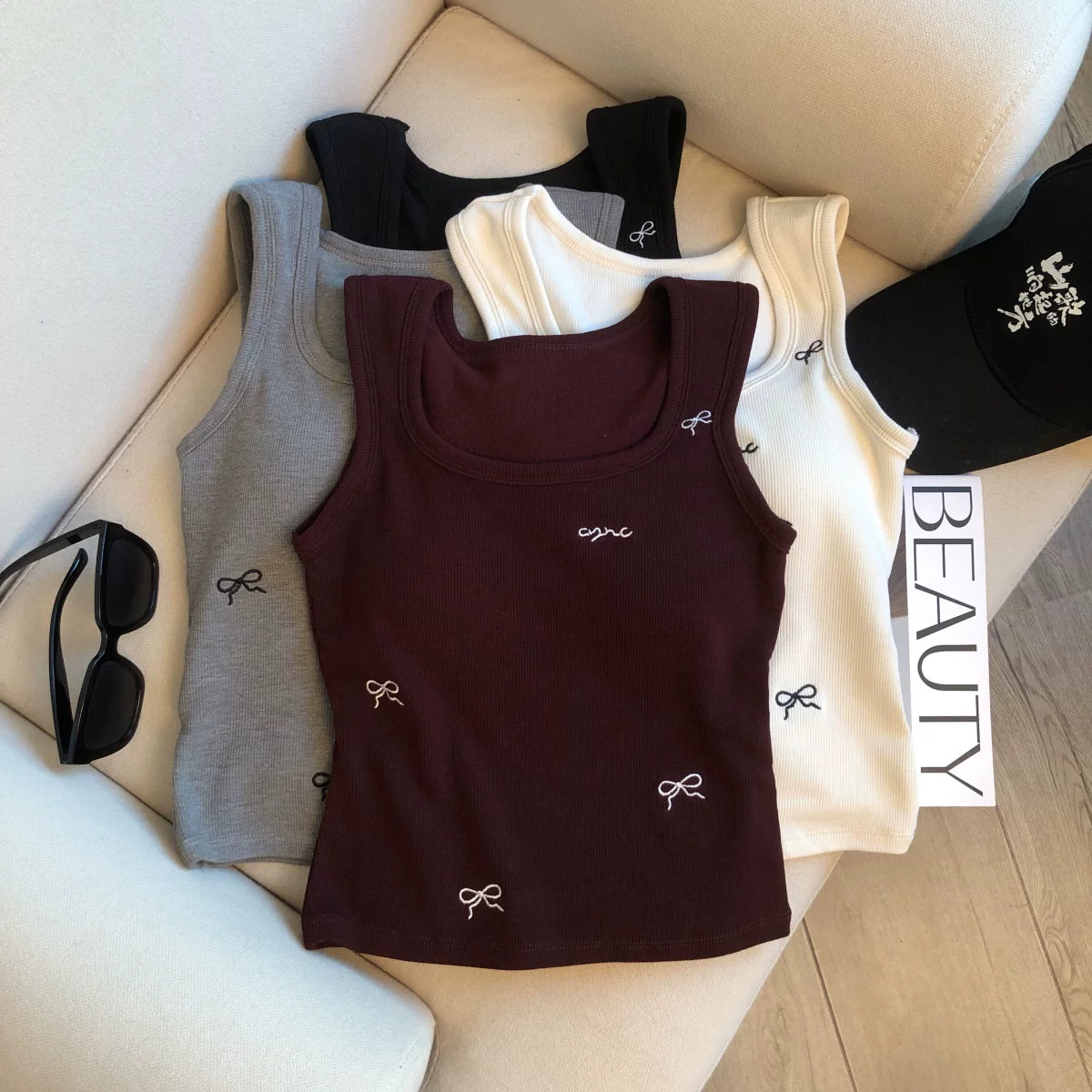 Sleeveless Camisole Top with Bow Embroidery    L120