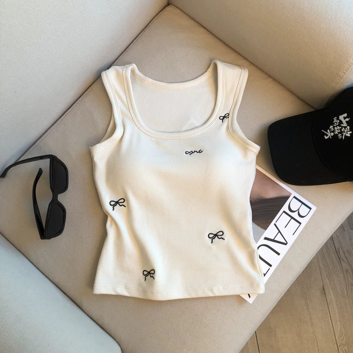 Sleeveless Camisole Top with Bow Embroidery    L120