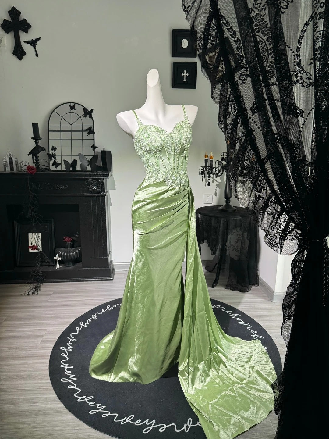 Spaghetti Straps Green Satin Mermaid Prom Dress With Appliques  P2395