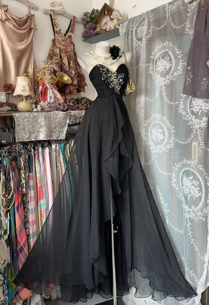 Sweetheart Neck Black Retro Prom Dress Beaded Evening Gown  P2683