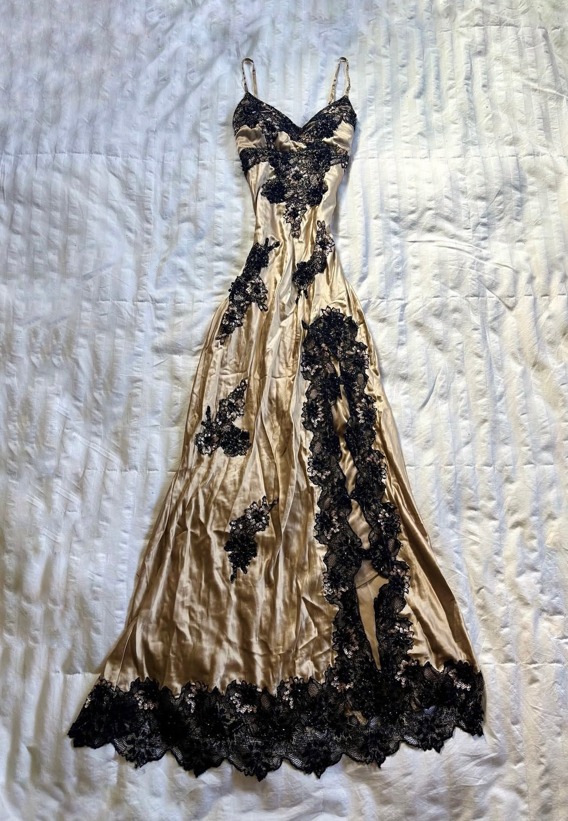 V Neck Champagne Prom Dress With Black Applique Sexy Evening Dress With Slit  P904