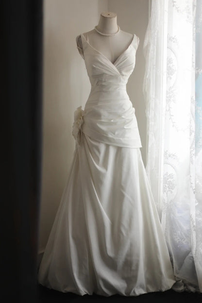 V Neck White Retro Wedding Dress Sheath Elegant Dress For Bride   P1914